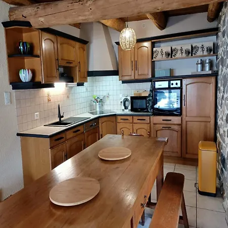 Casa de Férias Confort 10 Pers à 8 Km Du Lioran